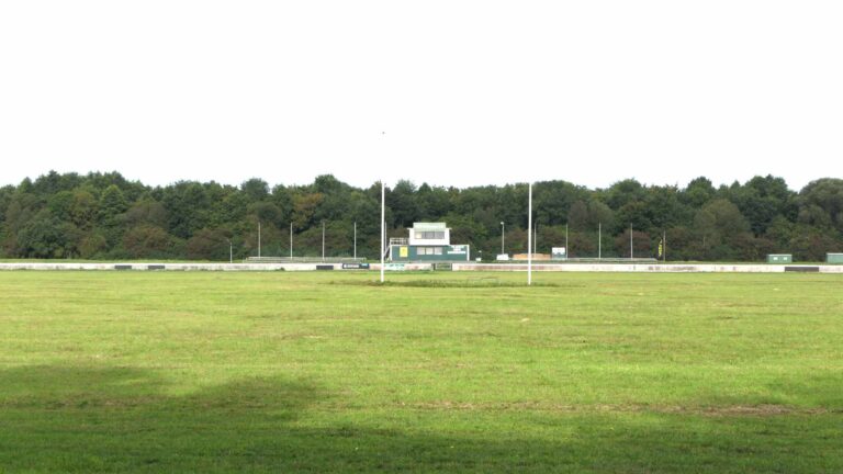 Die Grasrennbahn in Schwarme, auf der seit Jahrzehnten internationale Grasbahnrennen durchgeführt werden.